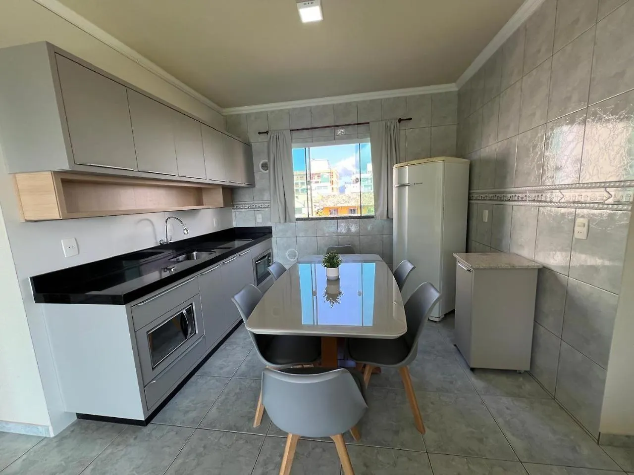 Aprecie Mariscal Nesta Hospedagem A 150 M Do Mar - V4 Bombinhas