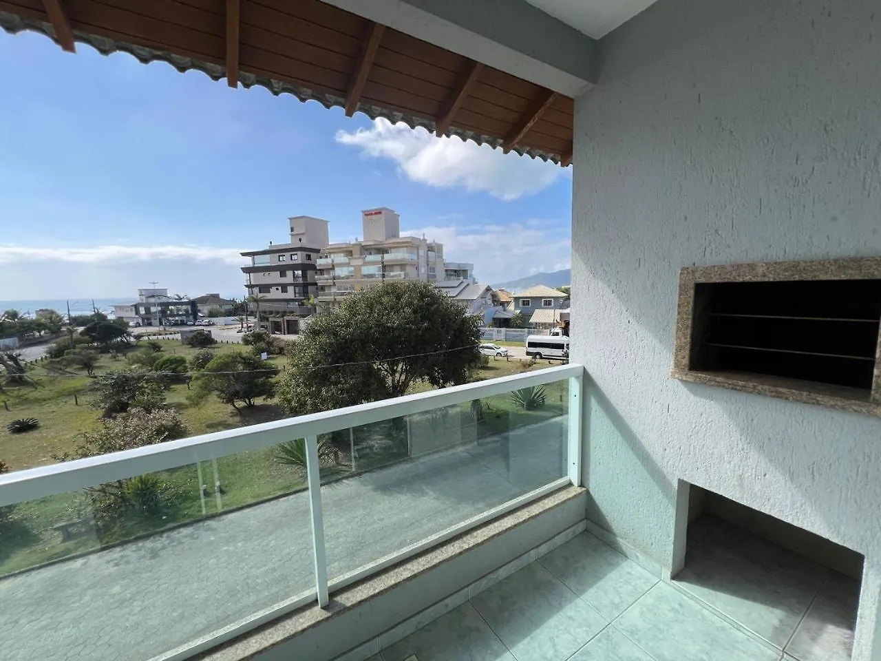 Aprecie Mariscal Nesta Hospedagem A 150 M Do Mar - V4 Bombinhas