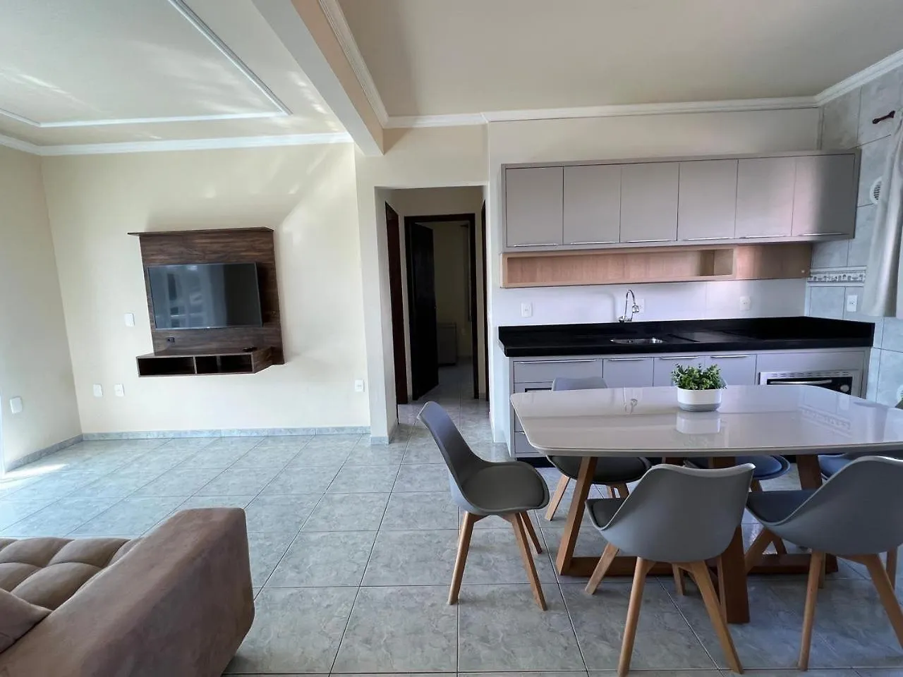 Aprecie Mariscal Nesta Hospedagem A 150 M Do Mar - V4 Bombinhas